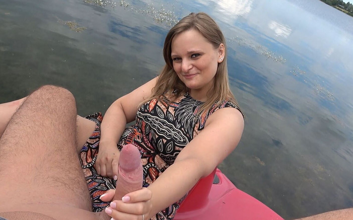 Lina Mila: Тайный неверный трах! Сперма в киске на педали на лодке