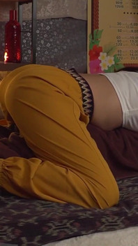 Uma garota de massagem em um salão de massagem tailandesa em Kinshicho, famosa por sua proximidade excessiva, é realmente muito fraca para a pressão