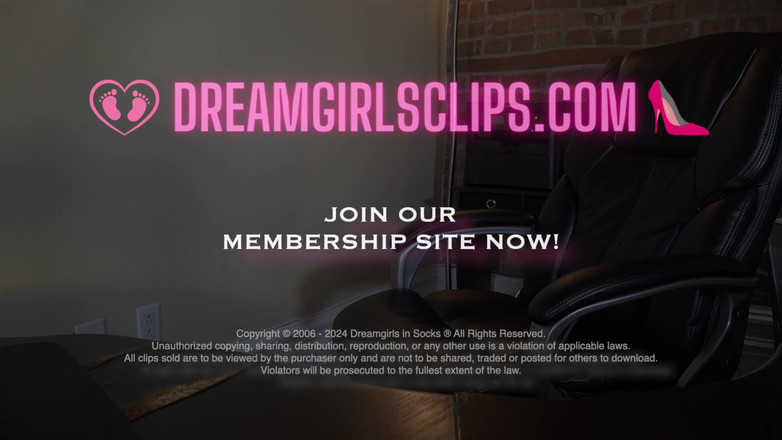 Dreamgirls Clips: Nina的臭尼龙脚 - 穿着袜子的梦女郎