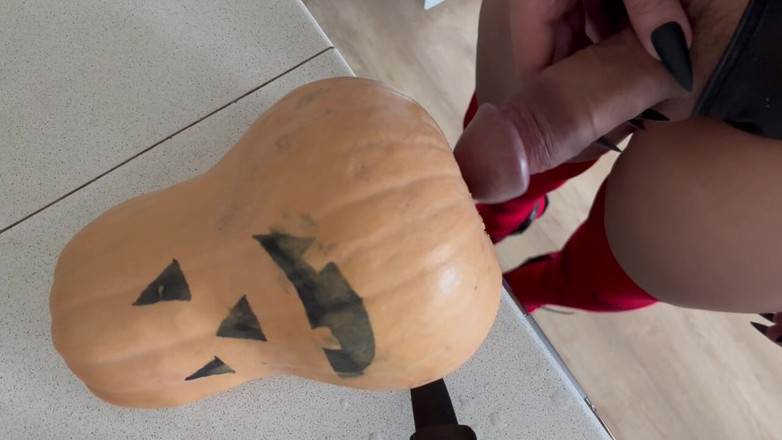 Vlada Brilliant: Frohes Halloween gefickter Kürbis