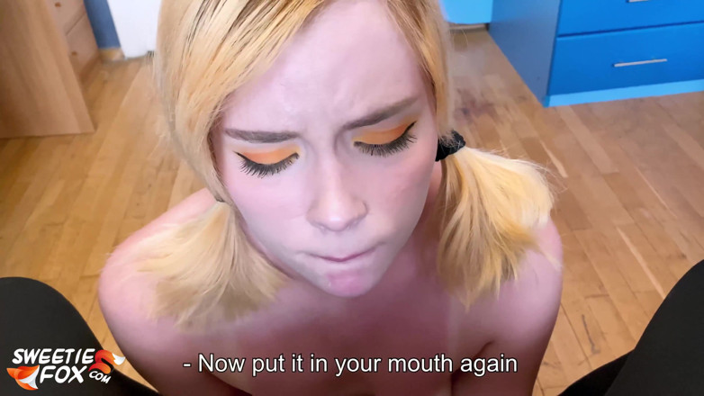 Sweetie Fox: Diretor puniu uma universitária adulta - foda na cara com plug...