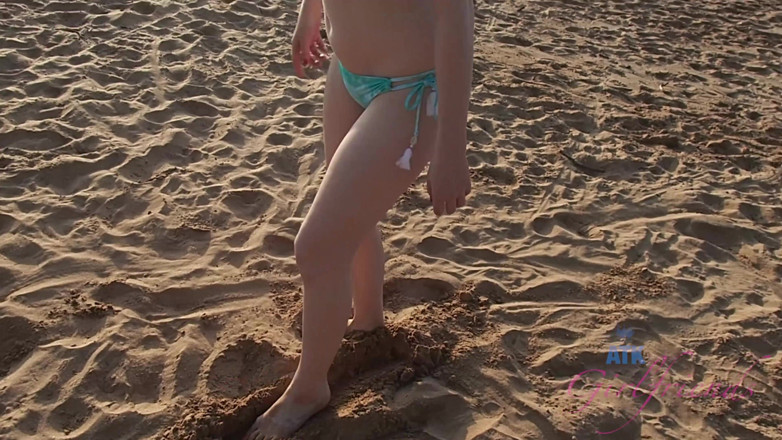 ATK Fans (Girlfriends): Virtuální dovolená s Dolly Leigh část 8