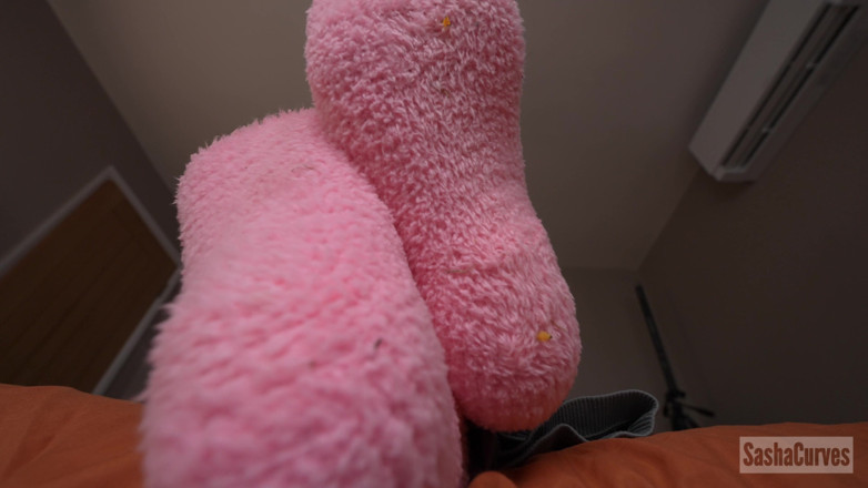 Sasha Curves: Stuck to Giantess Step-stepmom's Socks
