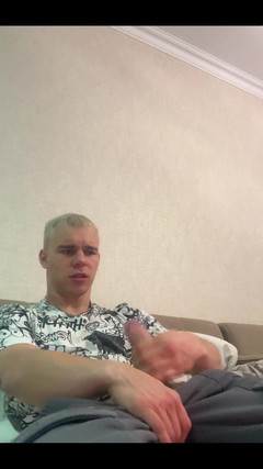 Max_Russell: Дрочка и сперма в спортивных штанах
