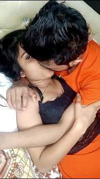 Novia india novio besa mamada, video de sexo hindi claro