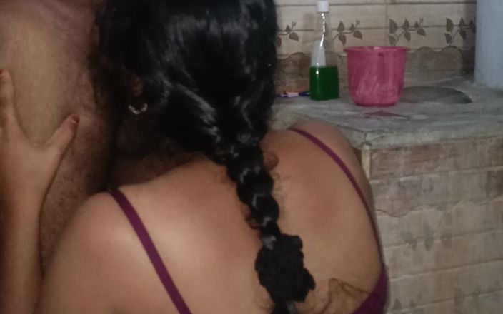 Pushpa studio: सौतेली बहन अपने सौतेले भाई के साथ बाथरूम में चुदाई का मजा ले रही है