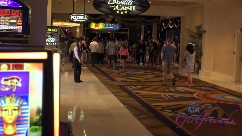 ATK Fans (Girlfriends): Percutian maya Las Vegas dengan Jill Kassidy 2/3
