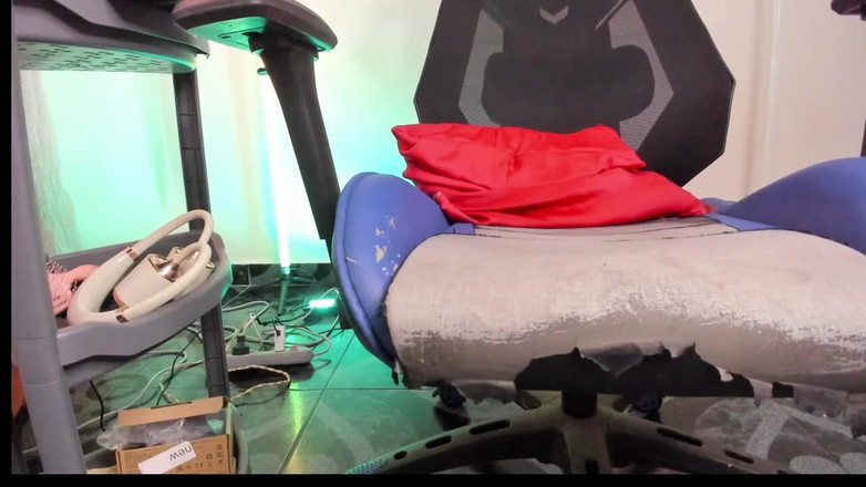 Bella Duval: Bella przyjeżdża do jej domu i nawiązuje kontakt z przyjaciółmi...