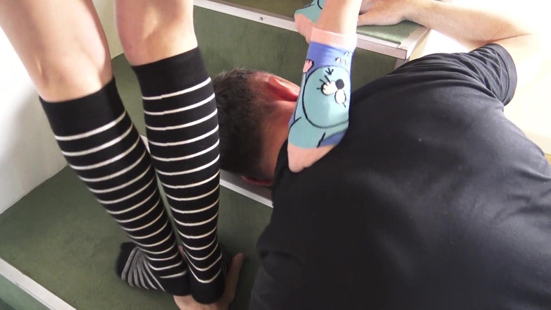 Femdom Austria: 跳跃女孩的踩踏地毯