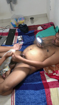 Menjilat pepek desi dan blowjob, pancutan dalam mulut, kongkek rakaman dekat