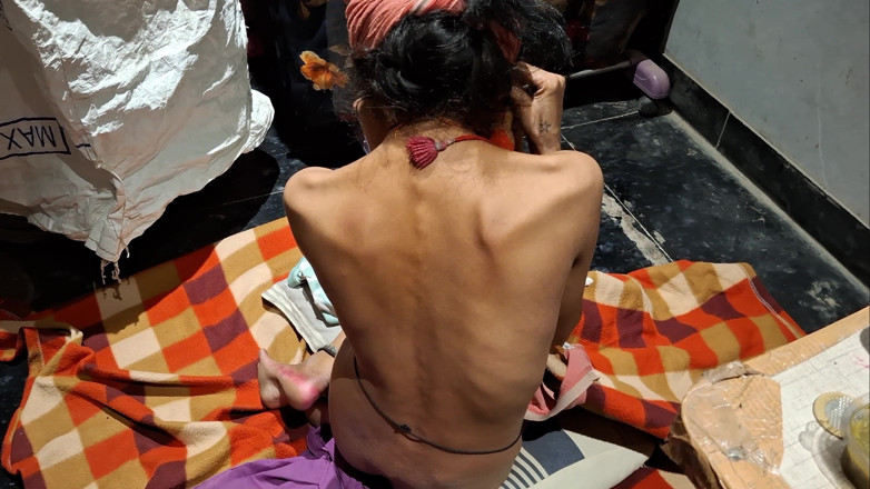 Madhya Sangeeta: 내 집 가구에서 멈추지 않고 섹스, 내 의붓아빠가 나를 어떻게 따먹는지 얼마나 맛있는지
