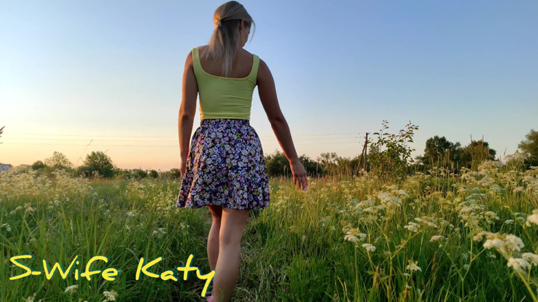 S-Wife Katy: Big Cumshot at Sunset for Cutie S-wife Katy.
