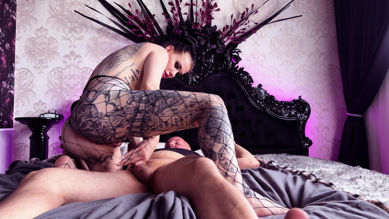 MissAlessaMilano: Sixty-nine and Riding Position