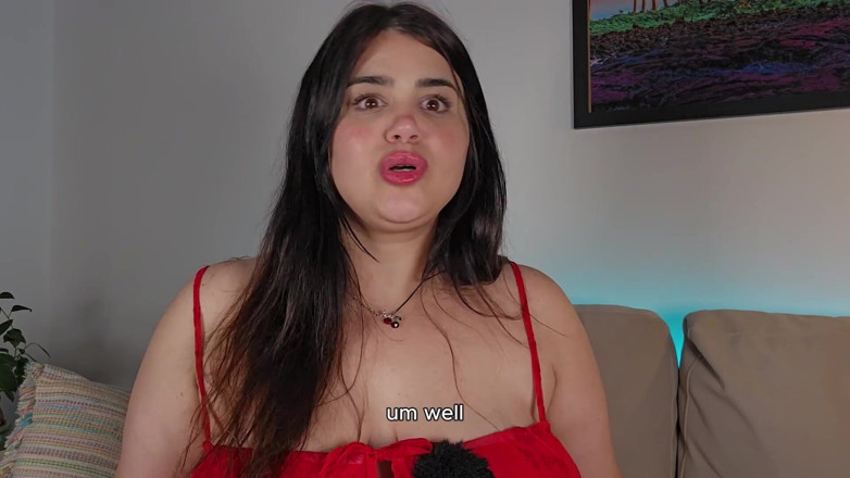 LuciaLatinaGomez: Iluminando a mi novio mientras me follan a sus espaldas