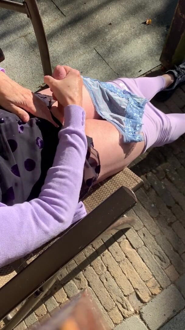 Louise: Purple leggings cum