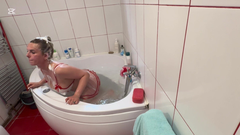 Emeli: Дихання тримається під водою, поки я змушую себе кінчати