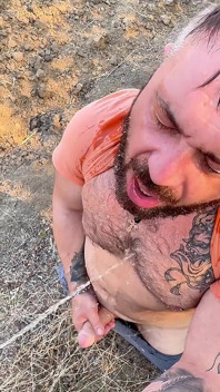 Ho deciso di masturbarmi nel bosco, ma qualcosa non è andato secondo i piani
