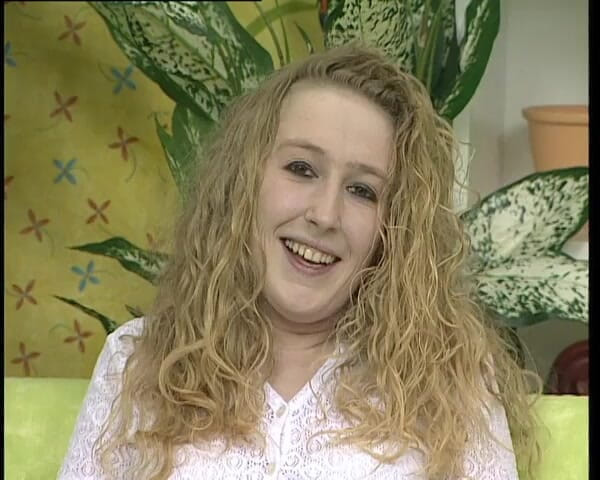 YOUR FIRST PORN: Sandra Befriedigt, Dreimal Ihre Muschi - Sandra удовлетворяет киску три раза