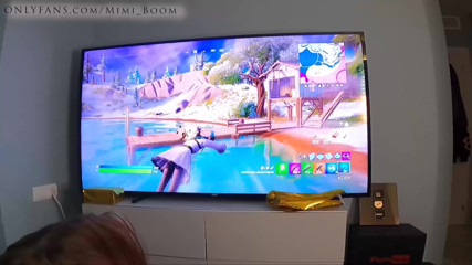Mimi Boom: Gli dà un grande regalo - mimi boom