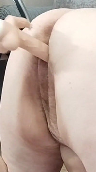 Kayınvalide seks makinesiyle seksi kızdırıyor