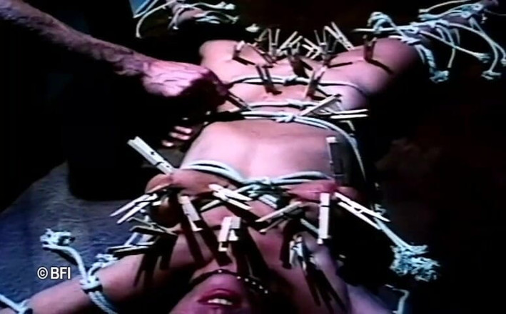 Dark room of slave seks: Dominare retro