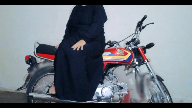 Silent boy: Une motarde rencontre son copain pour la première fois