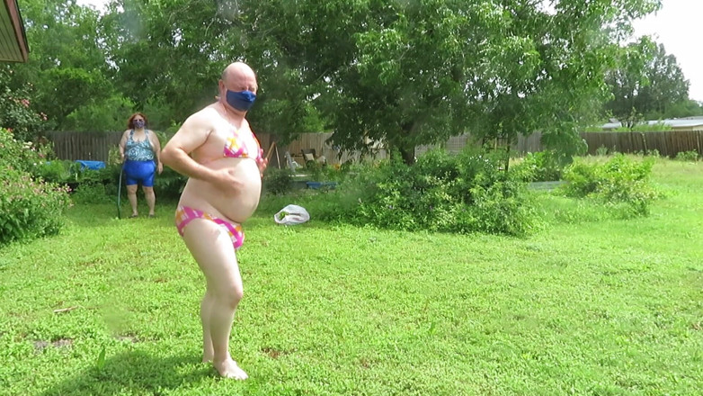 BBW nurse Vicki adventures with friends: Hloupá Sissy děvka a Paní V Hose Play
