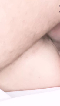 セクシーな衣装を着たいたずらっ子の赤毛が膣に精液を浴びる