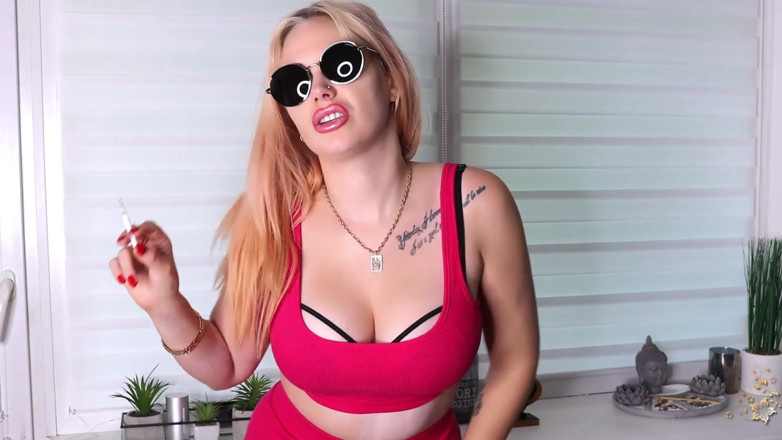 Goddess Misha Goldy: Dizzying smoking tease