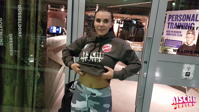 Aische Pervers: Foxy German babe gets her pussy drilled in a mall
