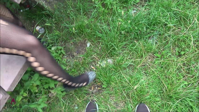 Lina Mila: Doigtage en public !! Un inconnu me baise sans préservatif