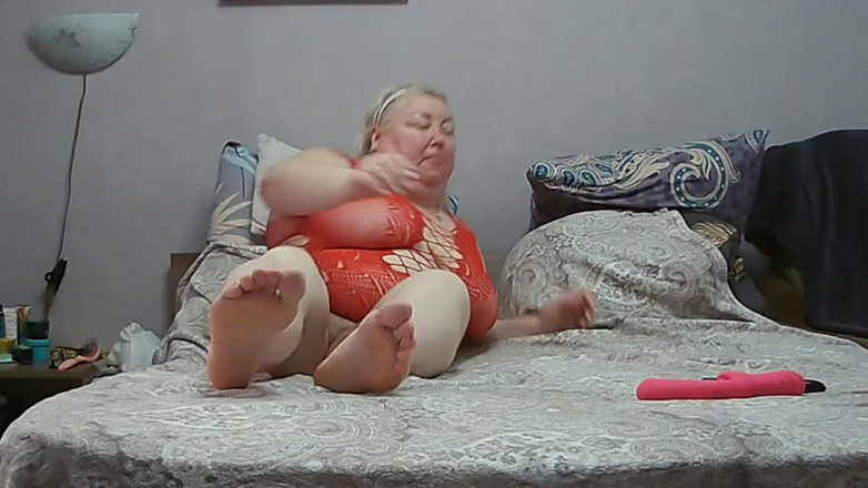 Zona901: Подруга разминает ее киску