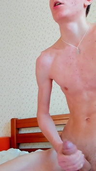 Twink berusia 18 tahun masih dara tetapi benar-benar mahu mengongkek seorang lelaki