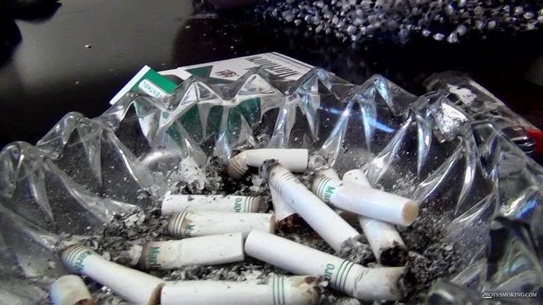 Boys Smoking: Patrick e austin fumano