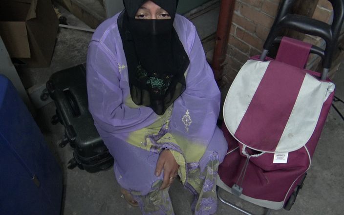 Souzan Halabi: 내 새엄마 지하실에서 이슬람 난민 걸렸어 - 그녀는 내가 그녀의 후장을 따먹게 해줘