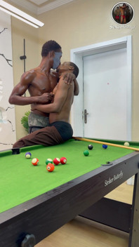 El Entrenamiento De Snooker Se Convirtió En Un Sexo Romántico