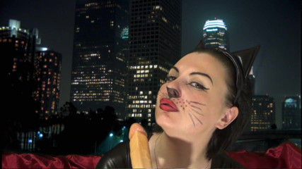 Sexy Milf: Kitty munge il tuo cazzo
