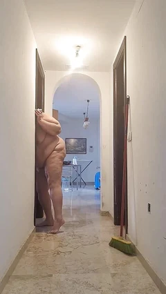 Palmira Gordi. Gorda puta mijando gosta de sua velha buceta