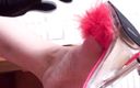 Foot Girls: Bungelende rode doezelhakken