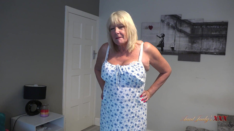 Aunt Judy's XXX: AuntJudysxxx - ibu tiri matang awak Mrs. Amy Menangkap awak mencuri...