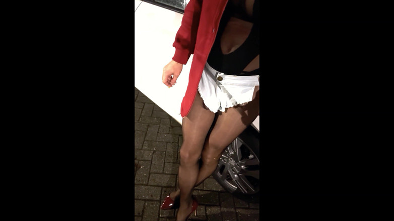 Loreley add: Saya buang air kecil dengan celana jeans saya