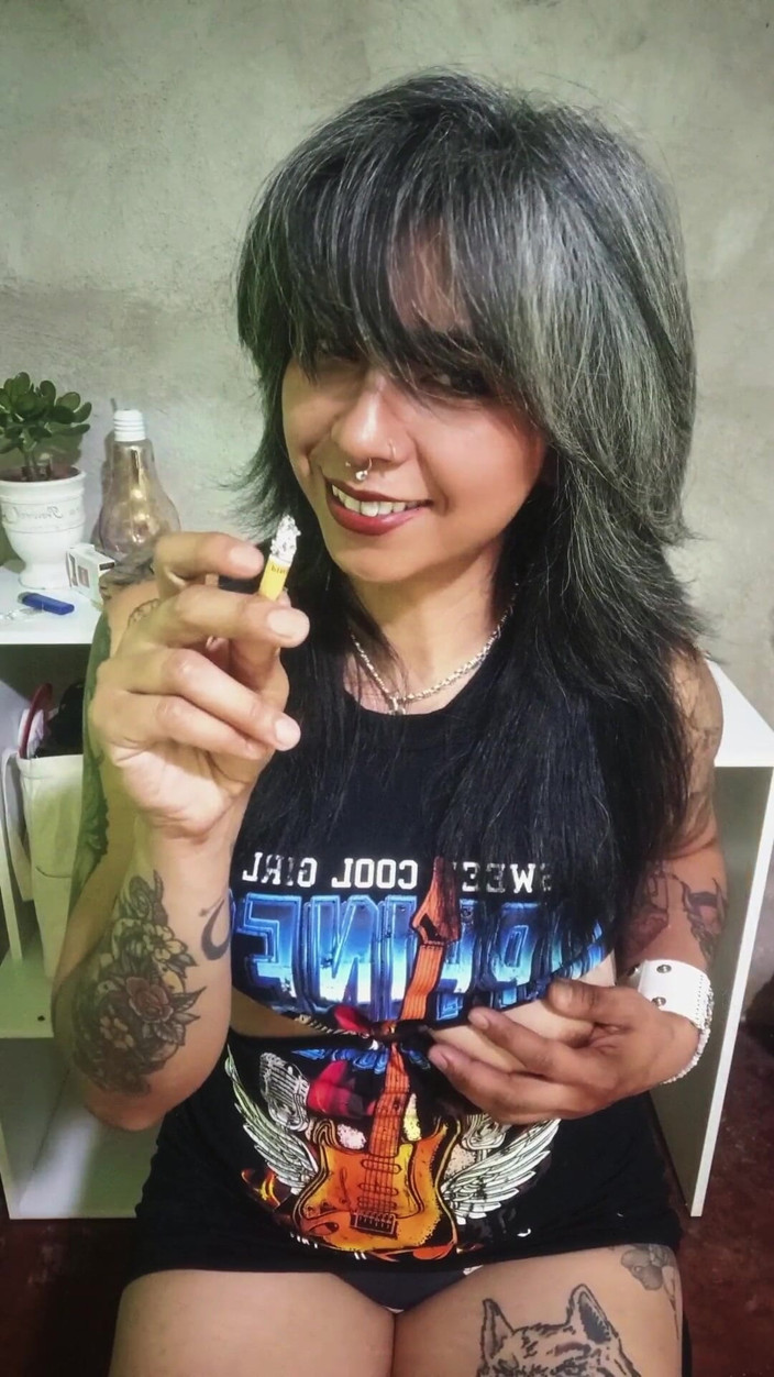 Casia Castro: Hãy đến hút thuốc với tôi