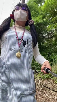 No. 268 a Revealing Stroll in an Apron, Part 1
