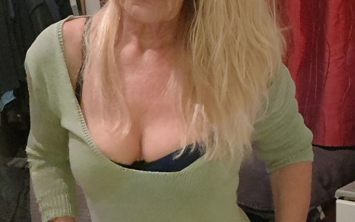Milf-T: Sexy babička ho nutí Cum.mp4