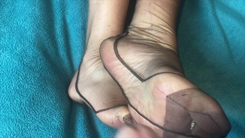 Mr MF: Wanita dewasa dengan stoking nilon ini dicrot di dalam sama...