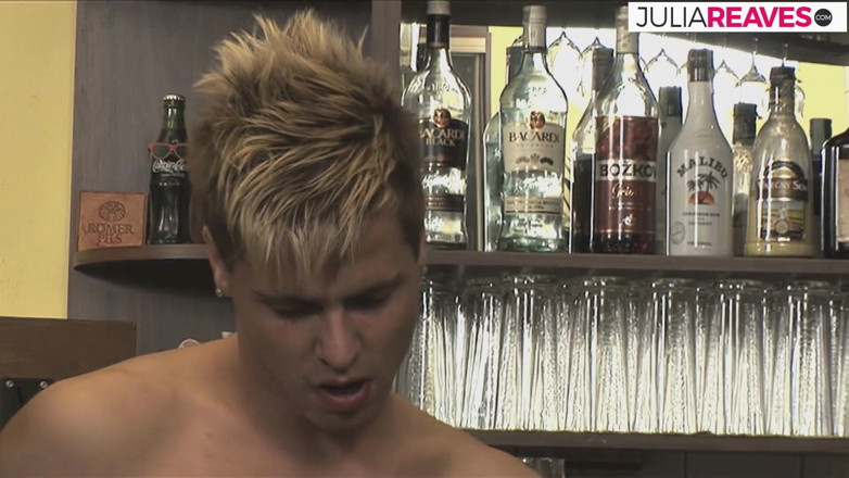 Just X Gays cumshots: Cewek hot rambut pirang dengan pantat bahenol dientot habis-habisan sama...