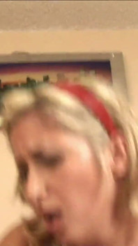 Bionda carina con un gran culo scopata duramente dal suo bbc