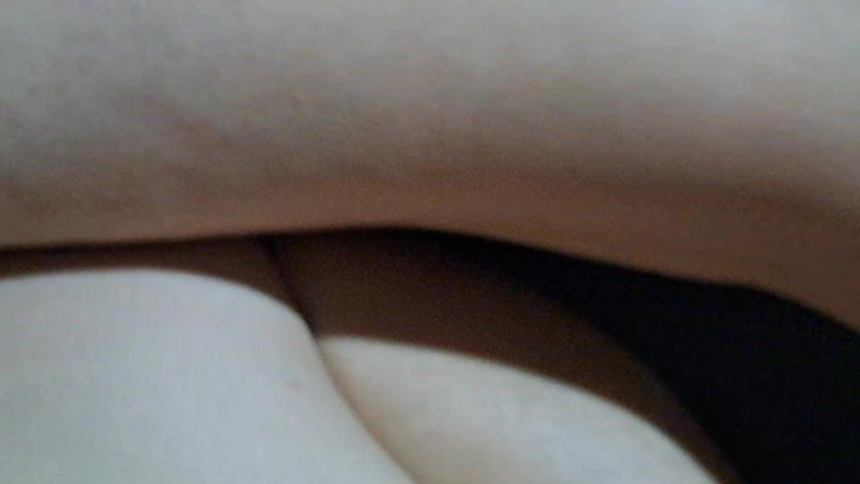 Wil9727: 我的小继女在我们看电影时给我看