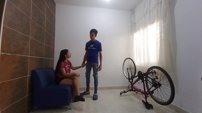 mackencie29: Nevěrná 18letá nevlastní sestra je nevěrná svému příteli, protože má vážné...