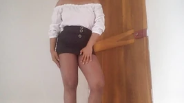 ¡La profesora de matemáticas da clases dirigidas a su estudiante rebelde y se masturba mirando la rica polla de su estudiante Camilo!